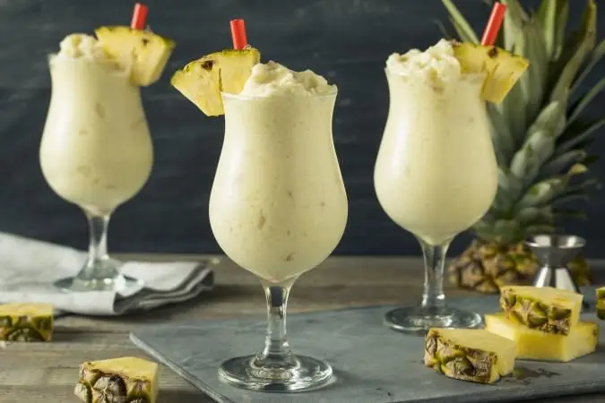 Pina colada não-alcoólica congelada