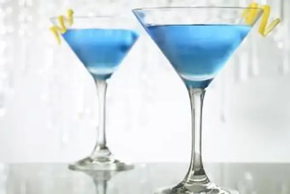 Deux cocktails bleus