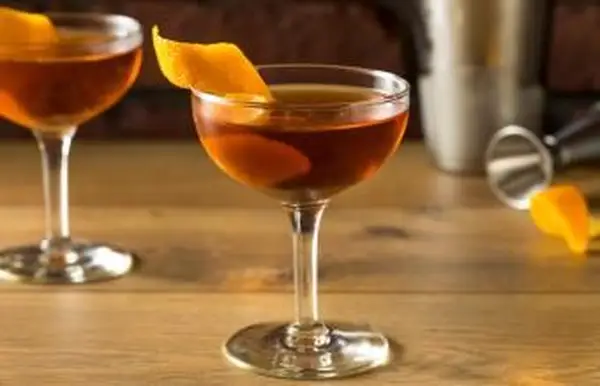 祝う12の古典的なアメリカのカクテルレシピ