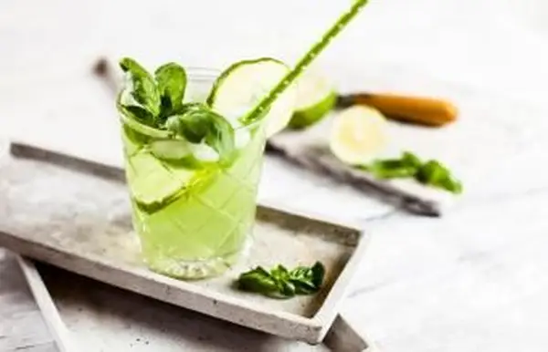 ירוק עם אגרוף קנאה