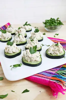 20+ Easy Summer Cocktails and Appetizers