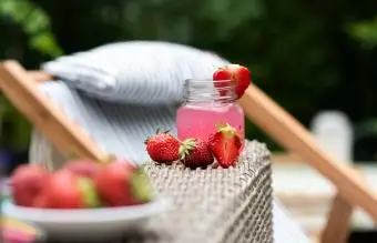 Limonada rosa com morango e whitney