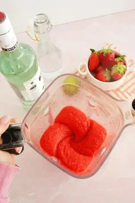 Strawberry Daiquiri being blended