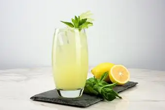 Lemoniada lukrecjowa