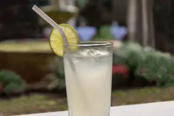 Napój z pistoletu BB na południe od granicy