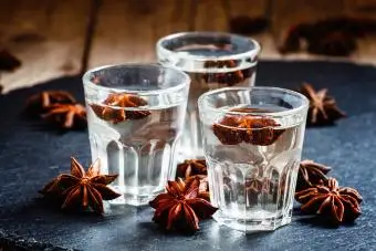 14 przepisów na drinki Sambuca – od klasycznych po kreatywne