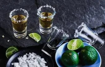 10 shotów tequili, które wykraczają poza sól i limonkę