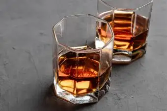 ボートに乗った 4 人の騎手 アルコール飲料 ドリンク