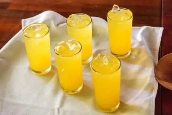 ゴールドキャデラックカクテルのグラス