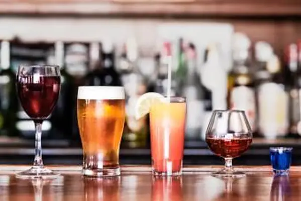 Rodzaje kieliszków koktajlowych: prosty przewodnik po podstawach