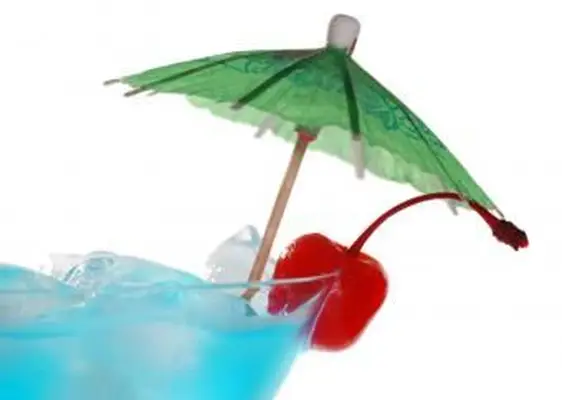 https://cf.ltkcdn.net/cocktails/images/slide/175655-821x585-Blue-Hawaiian.webp