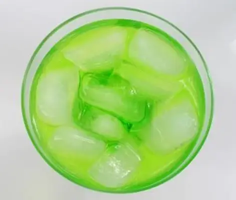 https://cf.ltkcdn.net/cocktails/images/slide/175649-751x639-Midori-cocktail.webp