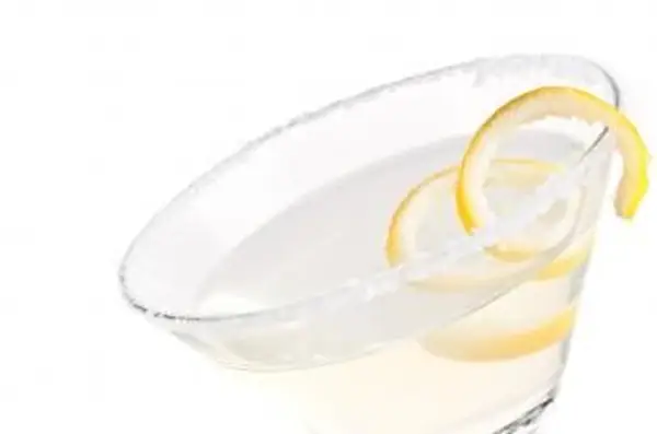 https://cf.ltkcdn.net/cocktails/images/slide/175647-850x563-lemon-drop.webp