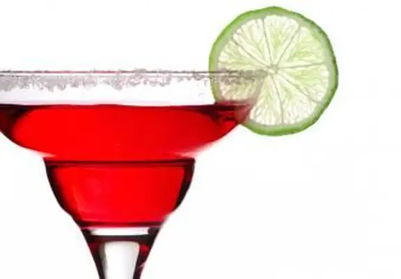 https://cf.ltkcdn.net/cocktails/images/slide/175650-831x578-pomegranate-margarita.webp