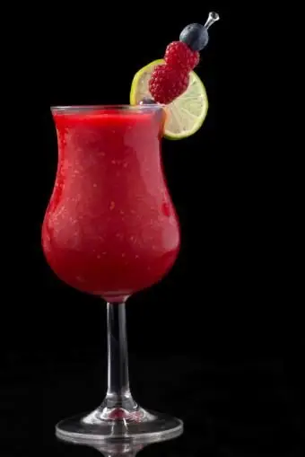 https://cf.ltkcdn.net/cocktails/images/slide/108416-566x848-Frozen_Raspberry_Daiquiri.webp