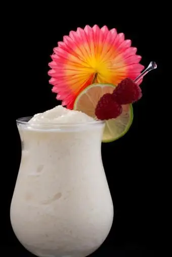 https://cf.ltkcdn.net/cocktails/images/slide/108418-566x848-Frozen_banana_Daiquiri.webp