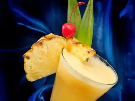 https://cf.ltkcdn.net/cocktails/images/slide/108419-801x599-Frozen_pineapple_Daiquiri.webp