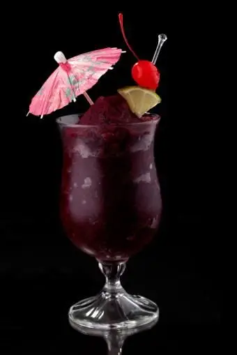 https://cf.ltkcdn.net/cocktails/images/slide/108421-566x848-Frozen_blueberry_Daiquiri.webp