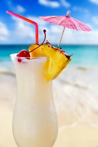 https://cf.ltkcdn.net/cocktails/images/slide/108373-565x850-Pinacolada.webp