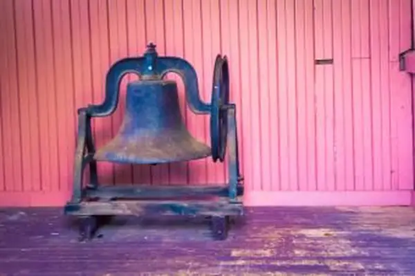 פעמוני בית ספר עתיק