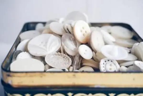 Identyfikowanie rzadkich i cennych antycznych guzików