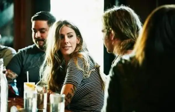 射手座の女性があなたを愛しているかどうかをどうやって見分けることができますか？