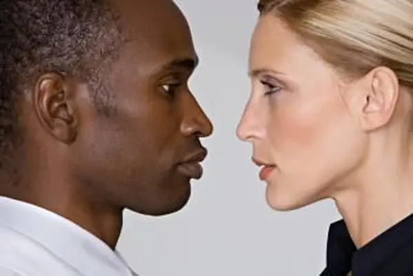 גורמי תאימות ידידות לדלי מזל עקרב