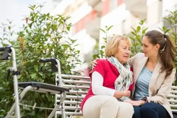 母と時間を過ごす娘