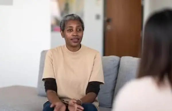 치료에서 슬픈 여자