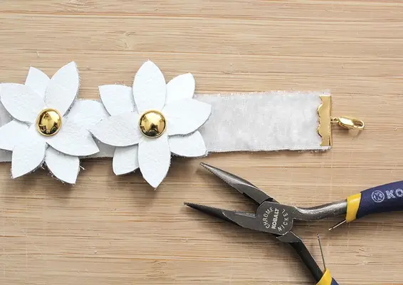 Daisy Statement Necklace