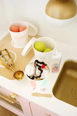 Felt Ice Cream Sundae Toy (A No-Sew DIY!)