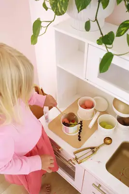 Felt Ice Cream Sundae Toy (A No-Sew DIY!)