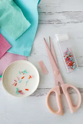 Felt Ice Cream Sundae Toy (A No-Sew DIY!)