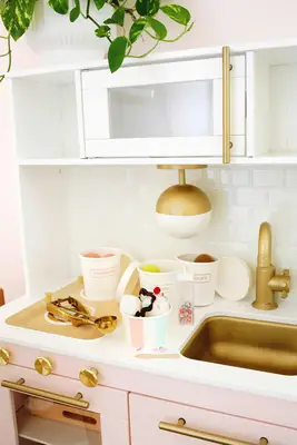 Felt Ice Cream Sundae Toy (A No-Sew DIY!)