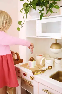 Felt Ice Cream Sundae Toy (A No-Sew DIY!)