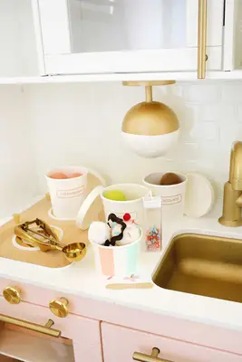 Felt Ice Cream Sundae Toy (A No-Sew DIY!)