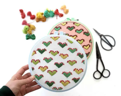 Kaktusové srdeční výšivky