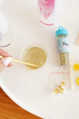 mixing glitter into epoxy in a small cup