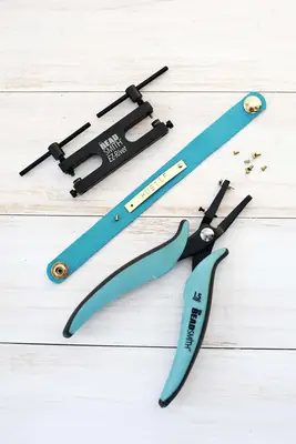 DIY Stamped Bar Leather Bracelet