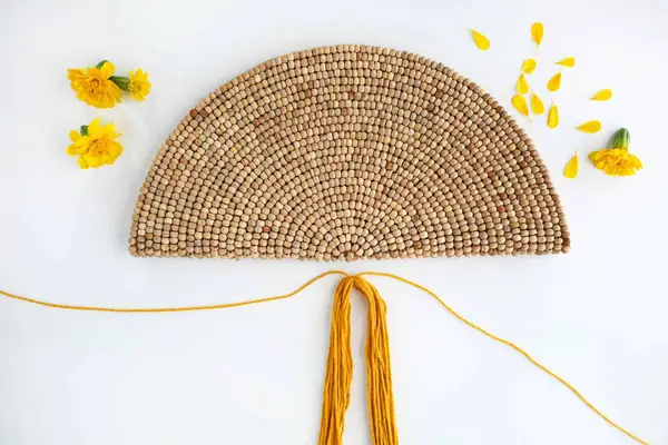Easy Yarn Wall Art DIY 
