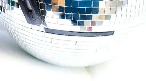 Disco-Ball-Hanging-Planter-click-through-for-tutorial_