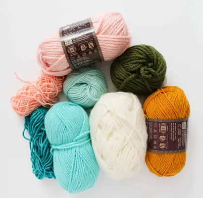 DIY Faux Latch Hook Wall Hanging