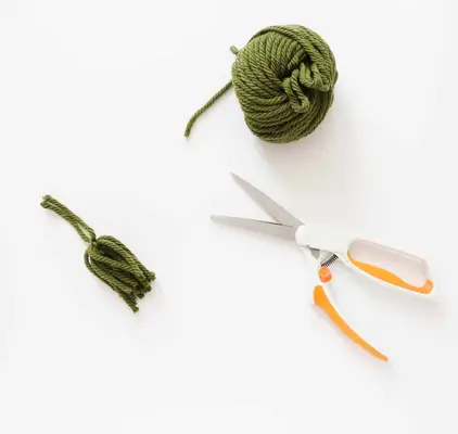 DIY Faux Latch Hook Wall Hanging