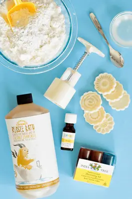 Make Your Own Bubble Bath Bars (click through for tutorial)