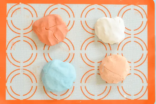 Make Your Own Bubble Bath Bars (click through for tutorial)