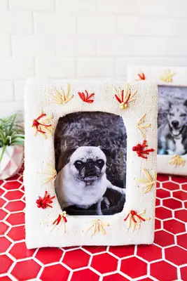 DIY EMMOIDERED Photo Frame