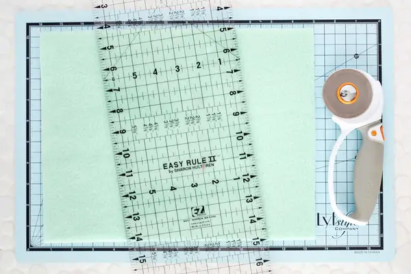 5 Minute Reusable Swiffer Cover DIY (No-Sew!)