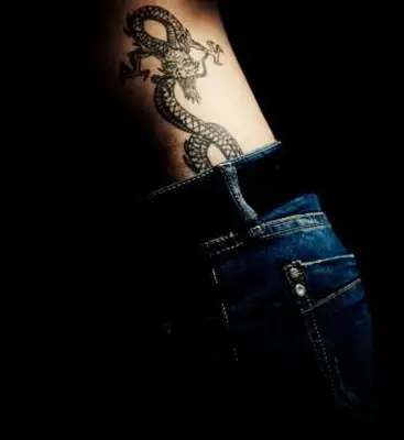 Tatouage de dragon avec le visage complet