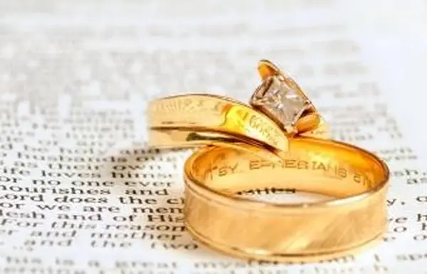 Bíblia e alianças de casamento