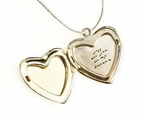 Medalhão de ouro gravado